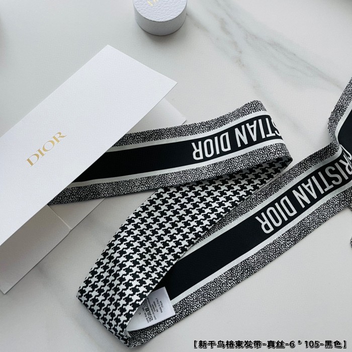 Dior - 30 Montaigne Mitzah Scarf Black and White Silk Twill - Women